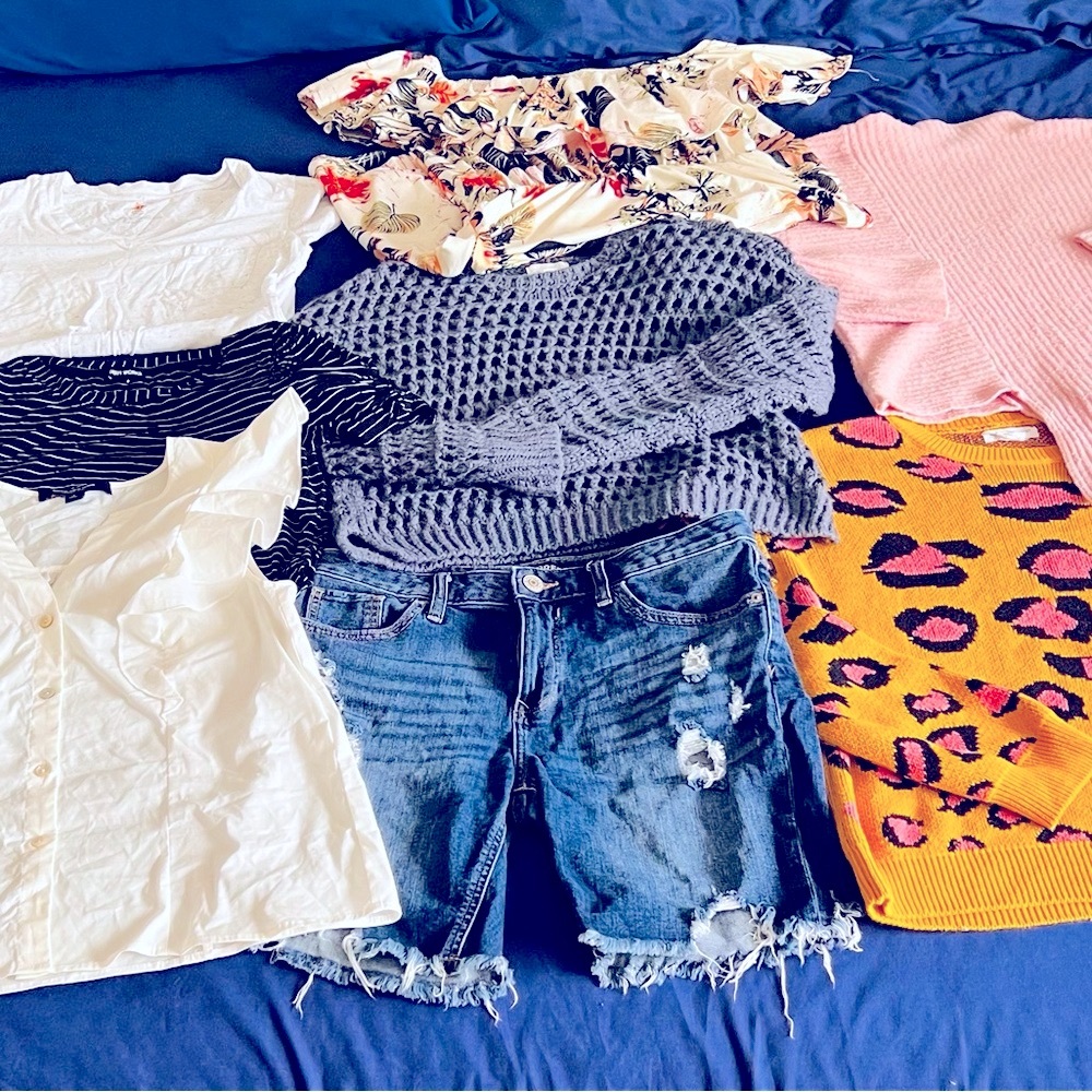 WOMEN’S MIXED SMALL MEDIUM LARGE Stylish Clothing Bundle SWEATERS TOPS
